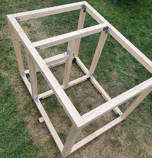 The framework of the DIY Winter Doghouse