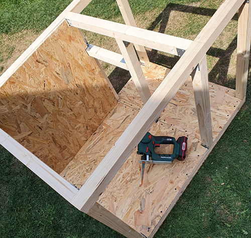 DIY Winter Doghouse - work in progress